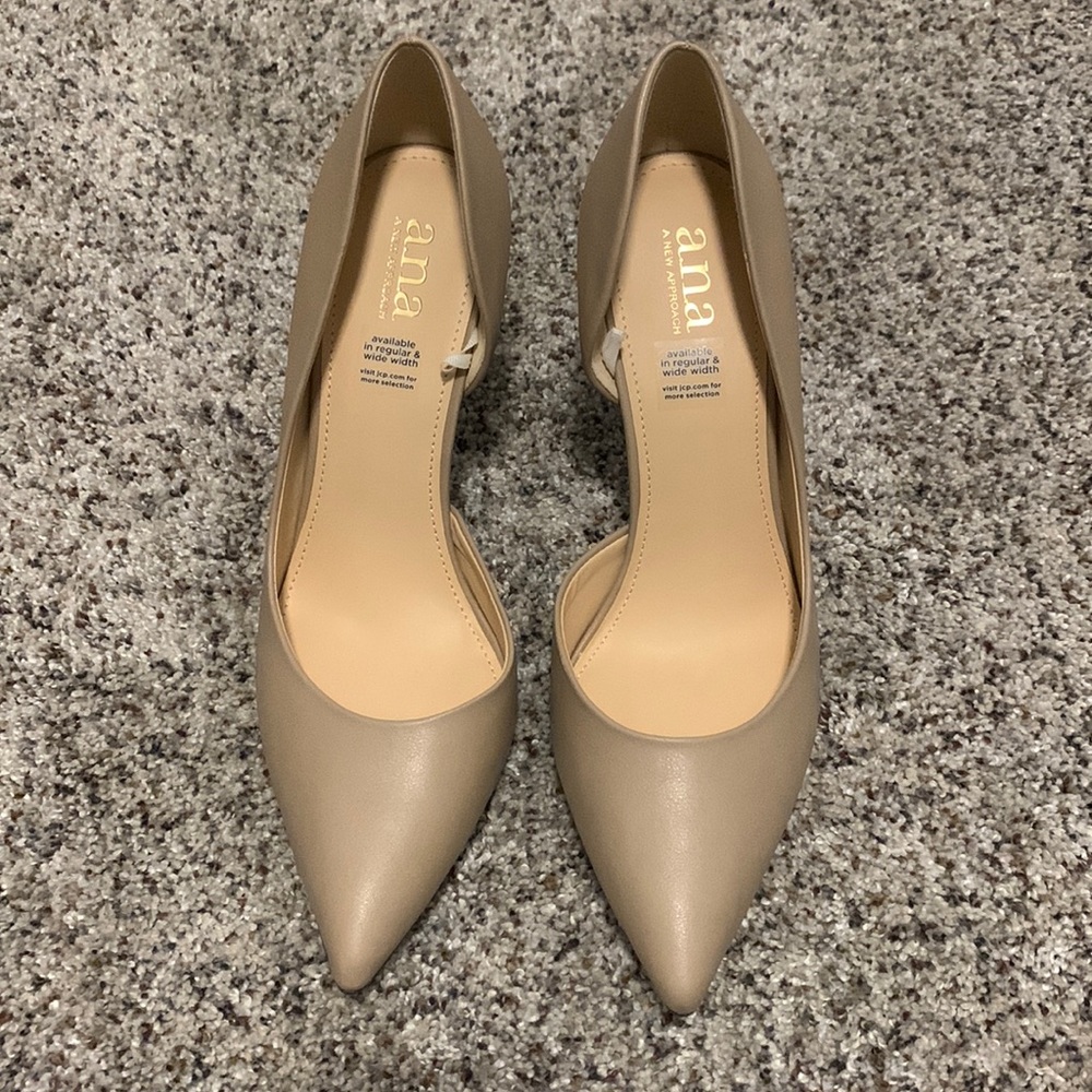 10M tan A.N.A heels.